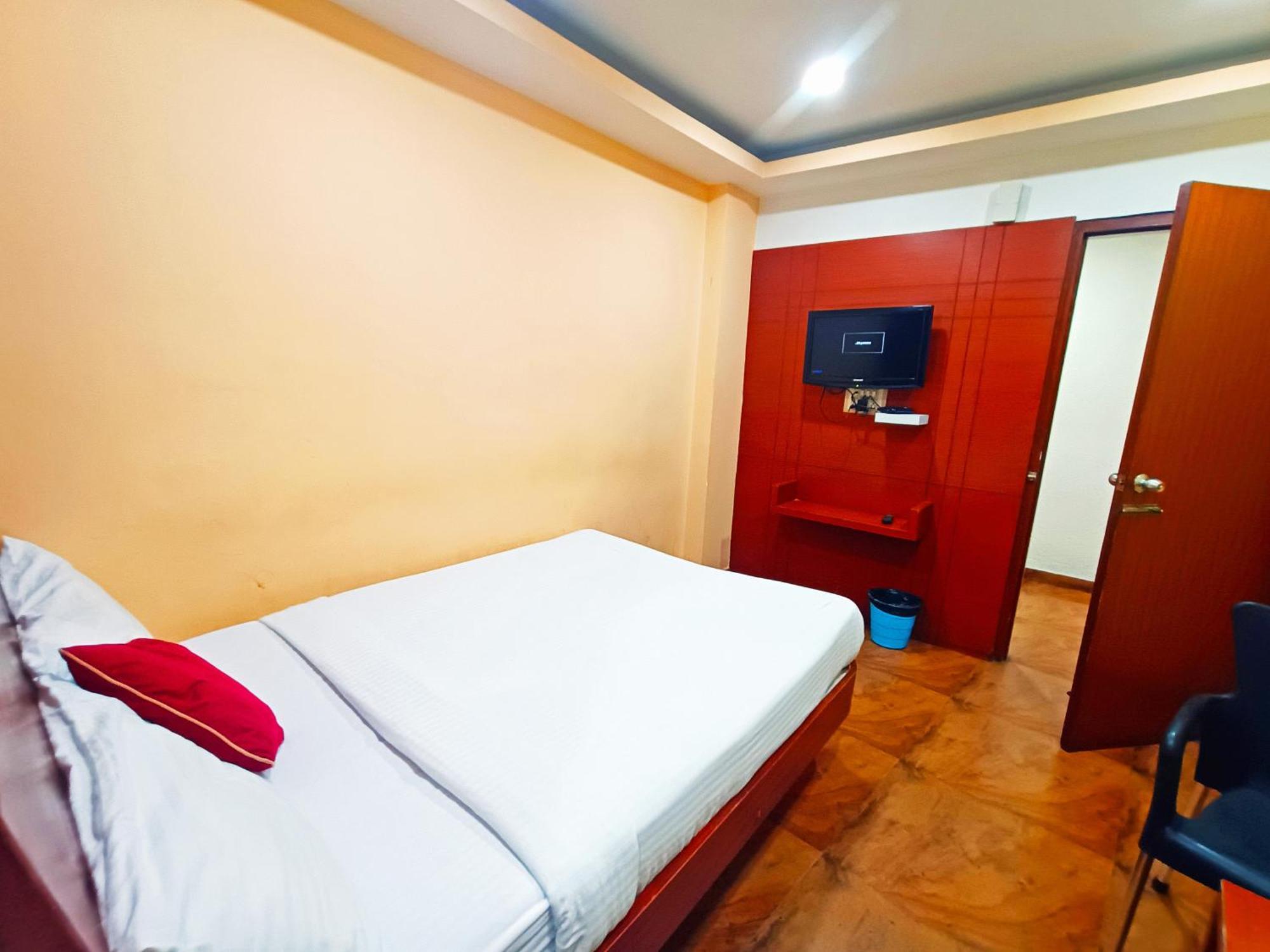 Hotel Pavithra Paradise à Bangalore Extérieur photo