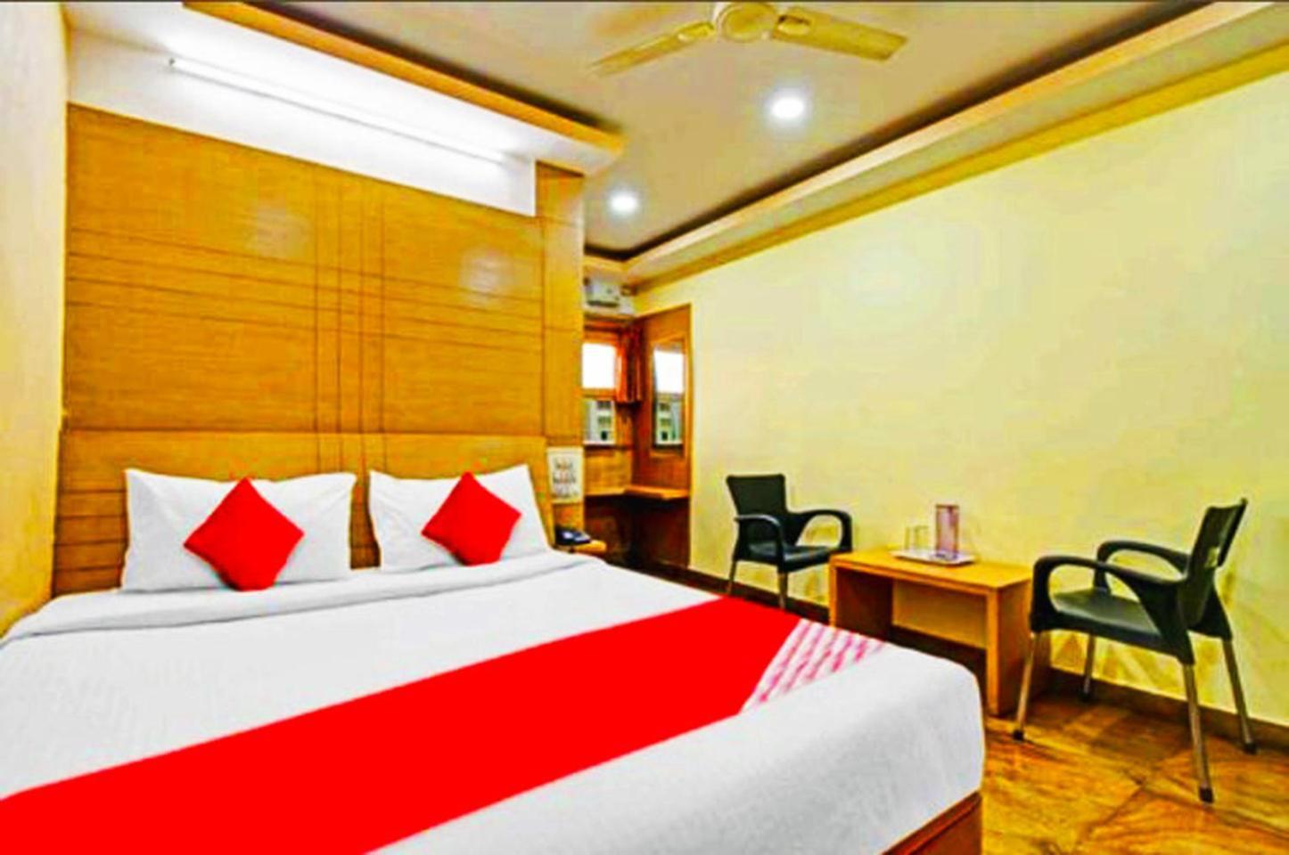Hotel Pavithra Paradise à Bangalore Extérieur photo