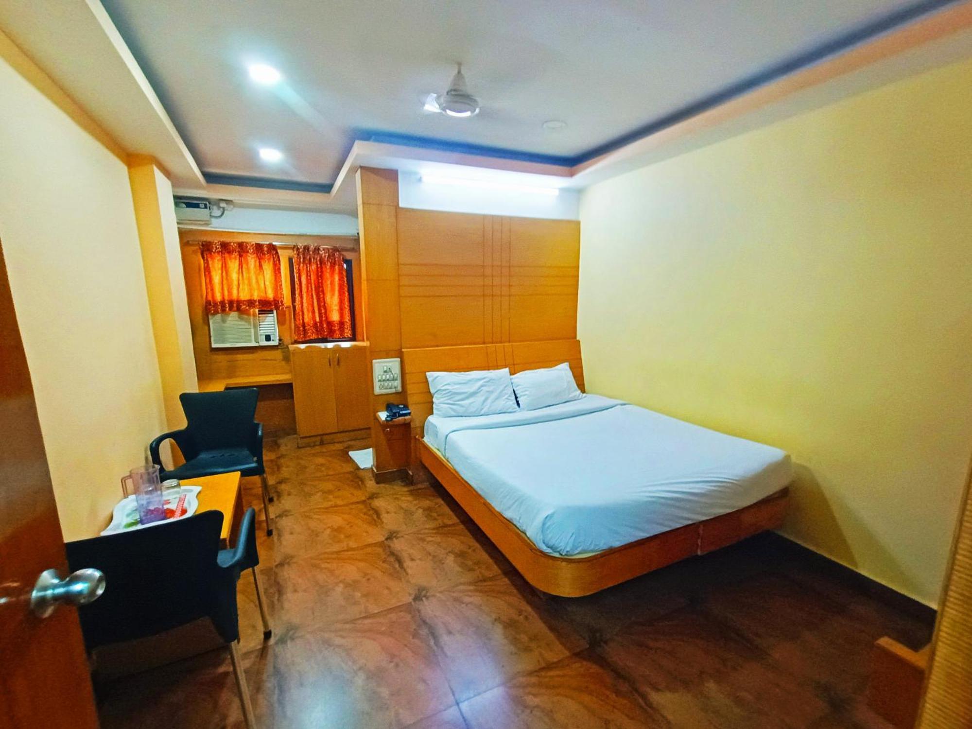 Hotel Pavithra Paradise à Bangalore Extérieur photo